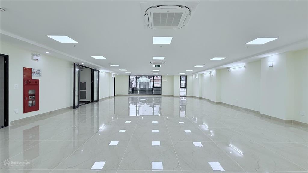 Tôi cho thuê mp vương thừa vũ, 200m2, 9 tầng, mt 12m, thông sàn, nhà mới, 235tr