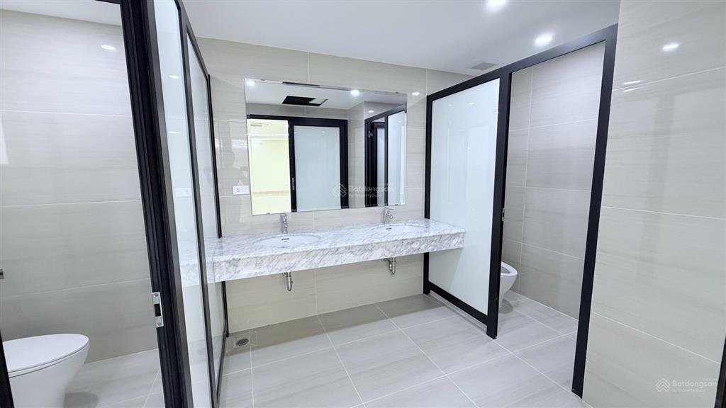 Tôi cho thuê mp vương thừa vũ, 200m2, 9 tầng, mt 12m, thông sàn, nhà mới, 235tr