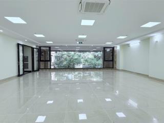 Cho thuê mp nguyễn văn huyên, 150m2, 8 tầng, mt 10m, thông sàn, thang máy, 120tr