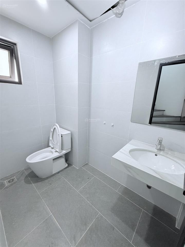 Cho thuê nhà trần đăng ninh, 95m2, 6 tầng, mt 7m, thông sàn, thang máy, 80tr