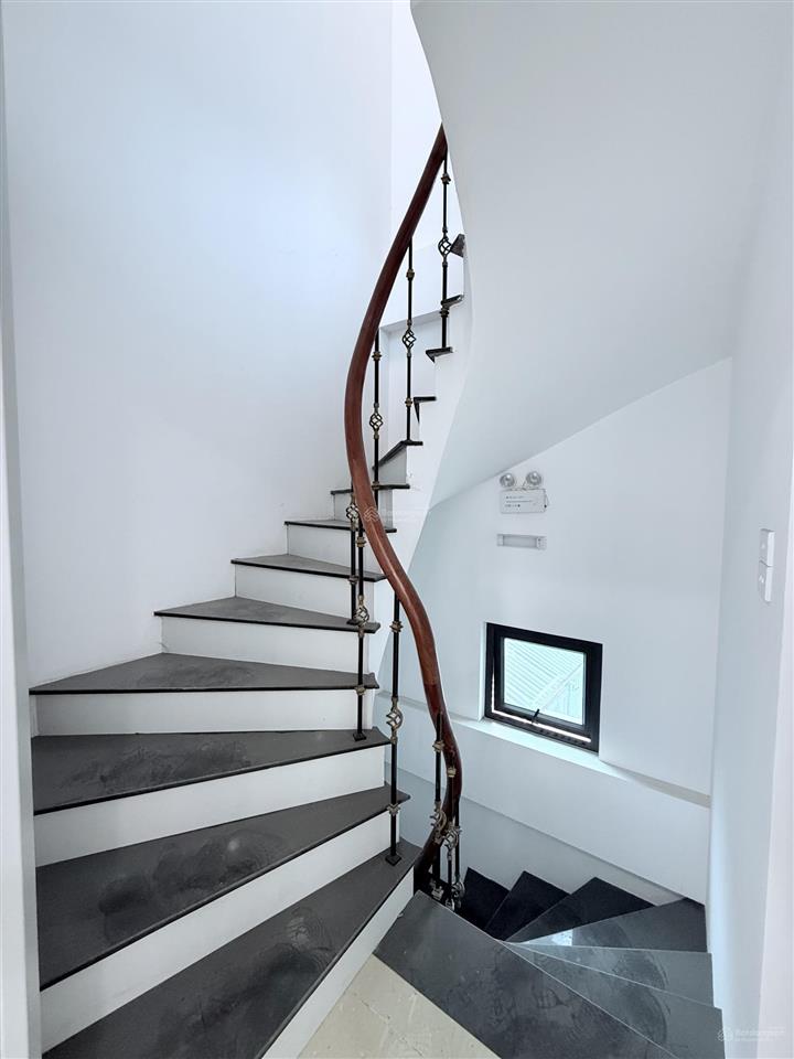 Cho thuê nhà trần đăng ninh, 95m2, 6 tầng, mt 7m, thông sàn, thang máy, 80tr