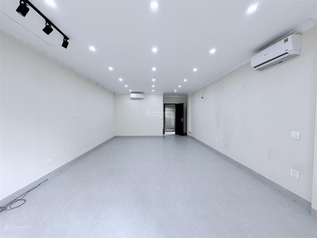 Tôi cho thuê nhà phạm tuấn tài, 65m2, 7 tầng, thang máy, 44tr