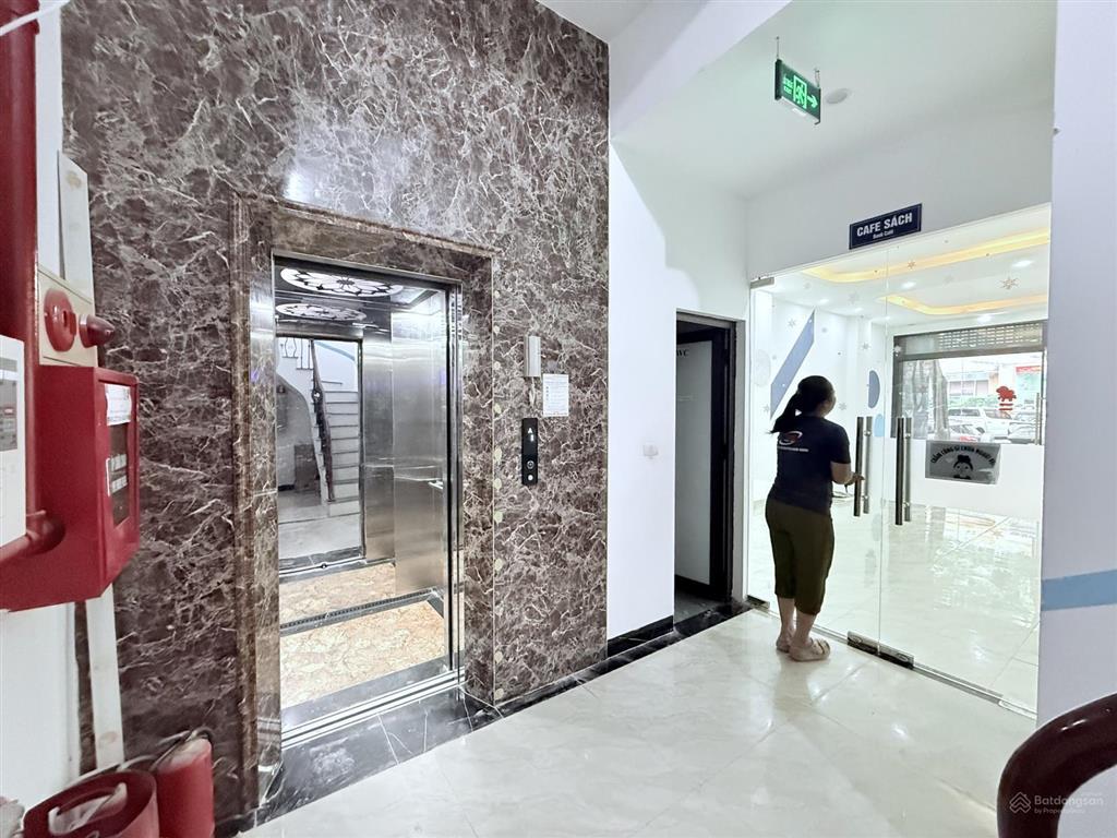 Tôi cho thuê nguyễn phong sắc, 95m2, 7 tầng, thông sàn, thang máy, 85tr