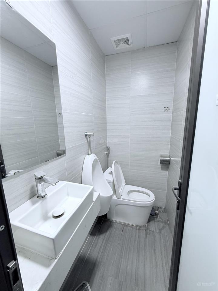 Tôi cho thuê nguyễn phong sắc, 95m2, 7 tầng, thông sàn, thang máy, 85tr