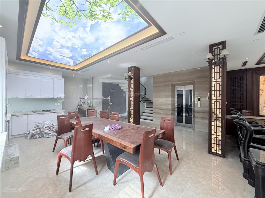 Cho thuê biệt thự nghĩa đô, 240m2, 5 tầng, lô góc, thang máy, 55tr