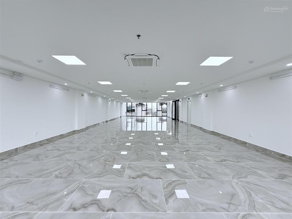 Cho thuê mp vũ tông phan, 210m2, 8 tầng, thông sàn, thang máy, pccc, 225tr