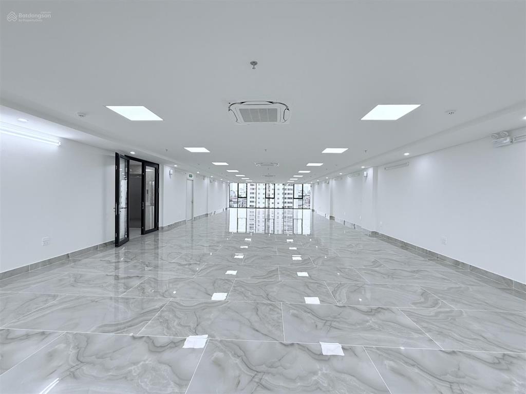 Cho thuê mp vũ tông phan, 210m2, 8 tầng, thông sàn, thang máy, pccc, 225tr