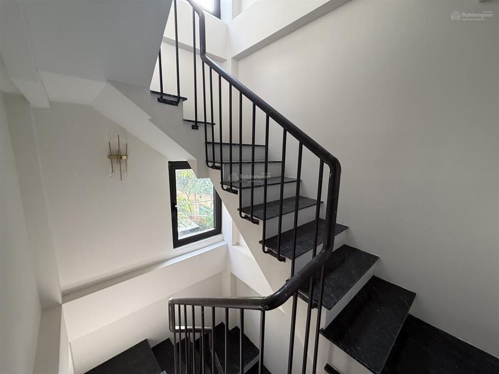 Cho thuê nhà 106 hoàng quốc việt, 65/90m2, 7 tầng, thang máy, lô góc, 60tr