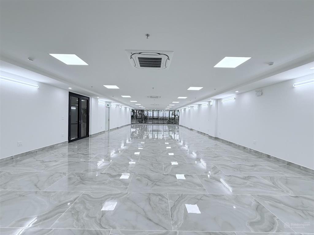 Cho thuê mp vũ tông phan, 210m2, 8 tầng, thông sàn, thang máy, pccc, 220tr