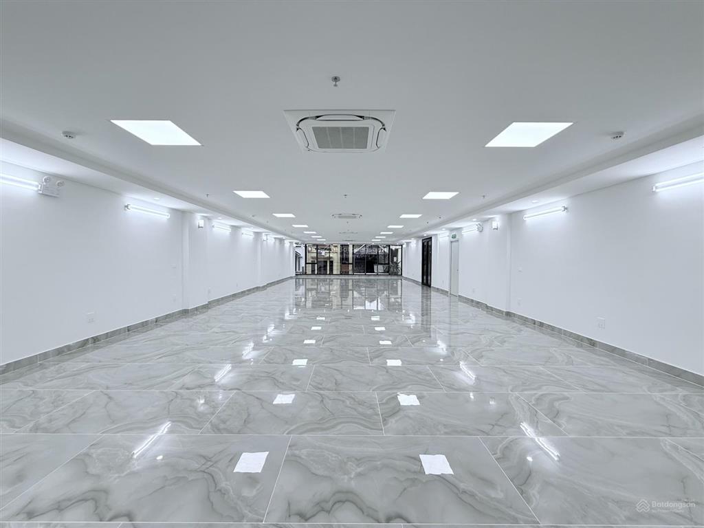 Cho thuê mp vũ tông phan, 210m2, 8 tầng, thông sàn, thang máy, pccc, 220tr