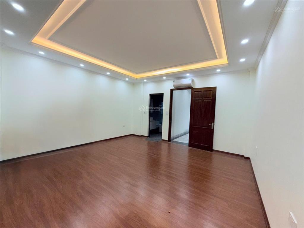 Cho thuê biệt thự phạm văn đồng, 240m2, thang máy, lô góc, nhà đẹp, 55tr