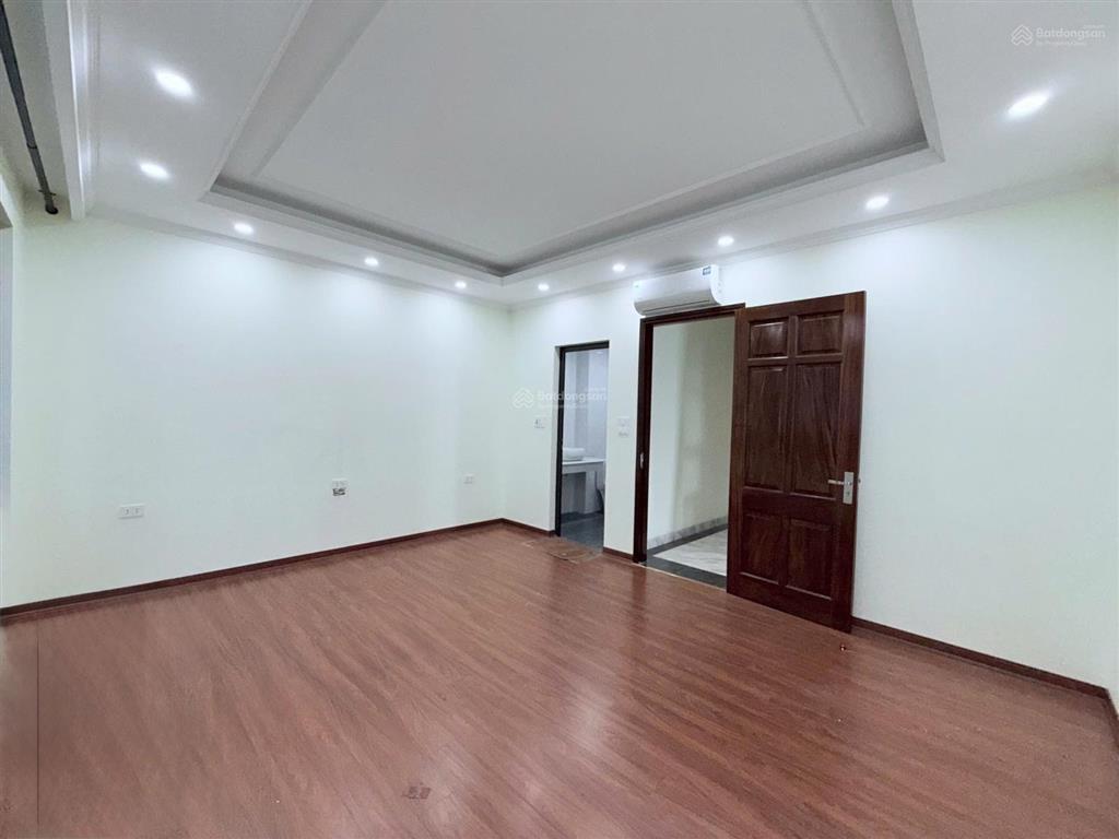 Cho thuê biệt thự phạm văn đồng, 240m2, thang máy, lô góc, nhà đẹp, 55tr