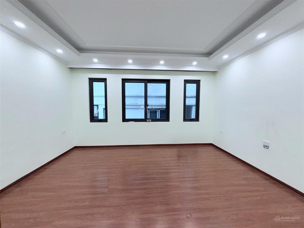 Cho thuê biệt thự phạm văn đồng, 240m2, thang máy, lô góc, nhà đẹp, 55tr