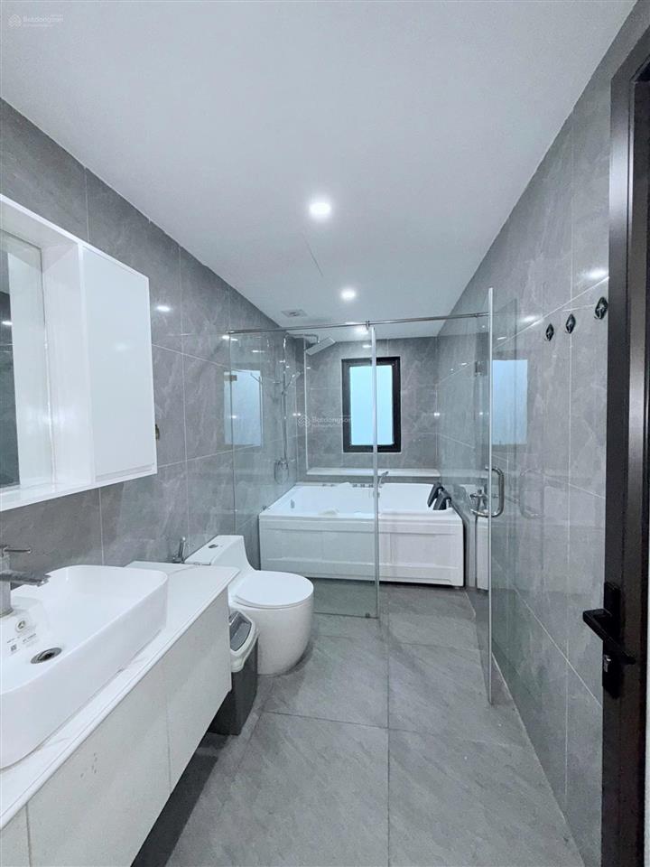 Cho thuê biệt thự phạm văn đồng, 240m2, thang máy, lô góc, nhà đẹp, 55tr