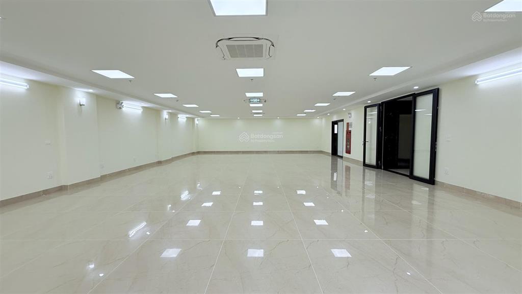 Cho thuê nhà trường chinh, 210m2, 9 tầng, thông sàn, thang máy, pccc, 235tr