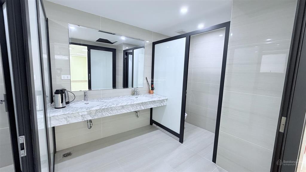 Cho thuê nhà trường chinh, 210m2, 9 tầng, thông sàn, thang máy, pccc, 235tr