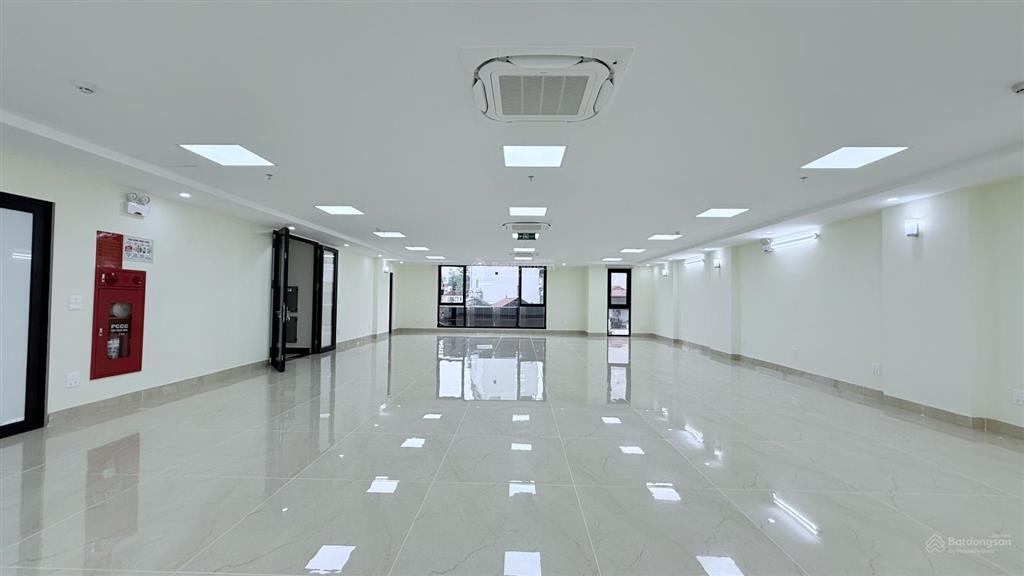 Cho thuê nhà trường chinh, 210m2, 9 tầng, thông sàn, thang máy, pccc, 235tr
