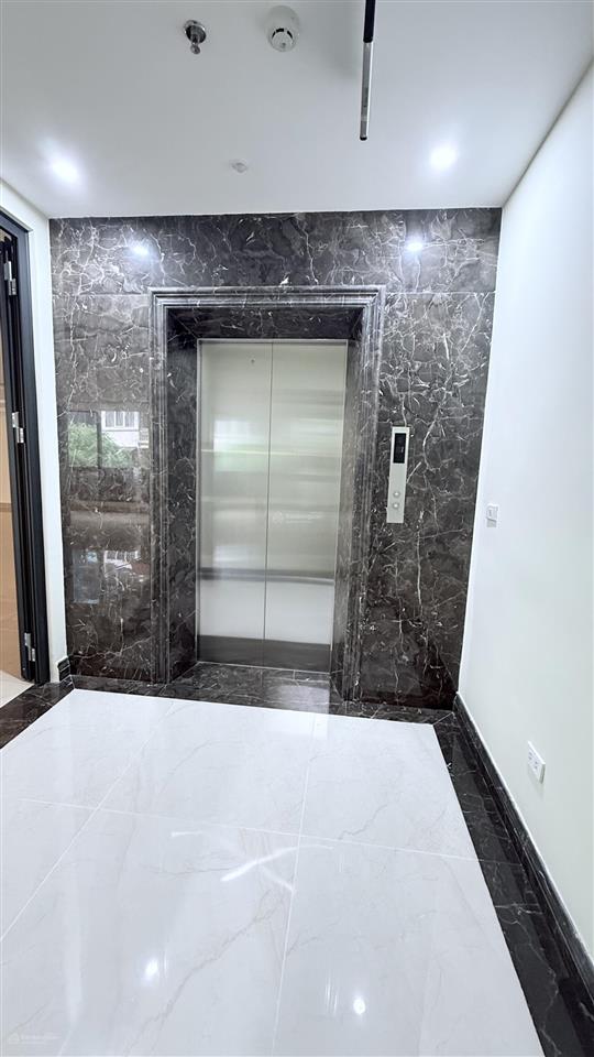 Cho thuê nhà trường chinh, 210m2, 9 tầng, thông sàn, thang máy, pccc, 235tr