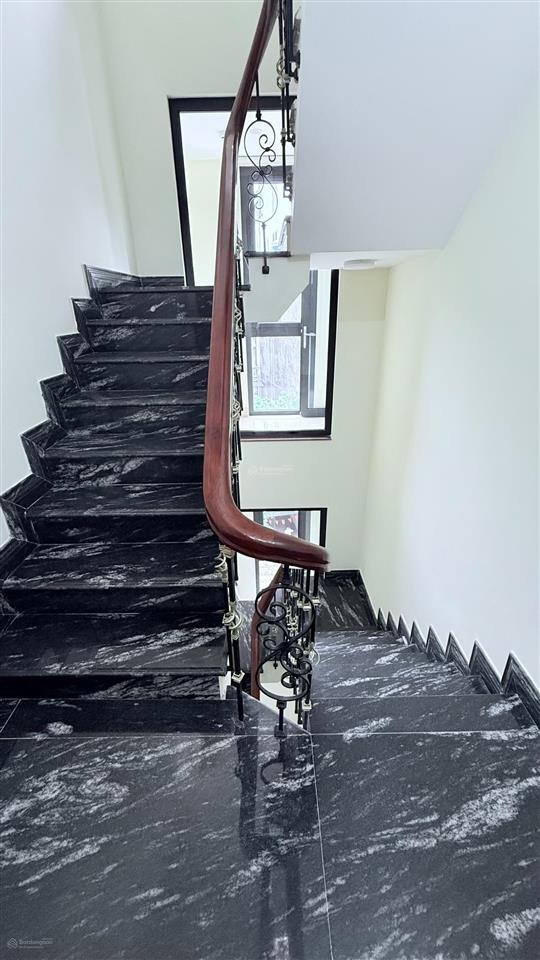 Cho thuê nhà trường chinh, 210m2, 9 tầng, thông sàn, thang máy, pccc, 235tr