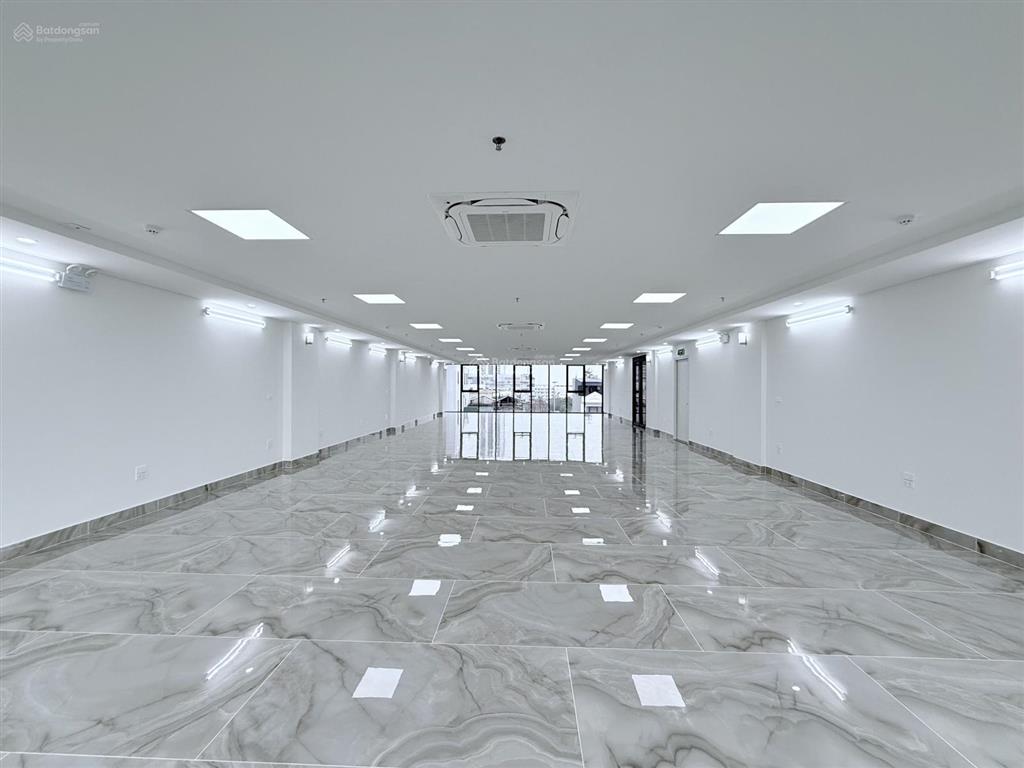 Cho thuê nhà nguyễn văn huyên, 240m2, 9 tầng, thông sàn, 2 thang máy, pccc, 330tr