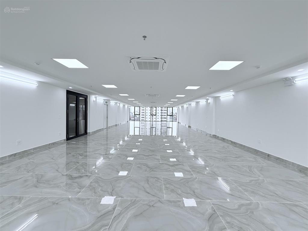Cho thuê nhà nguyễn văn huyên, 240m2, 9 tầng, thông sàn, 2 thang máy, pccc, 330tr