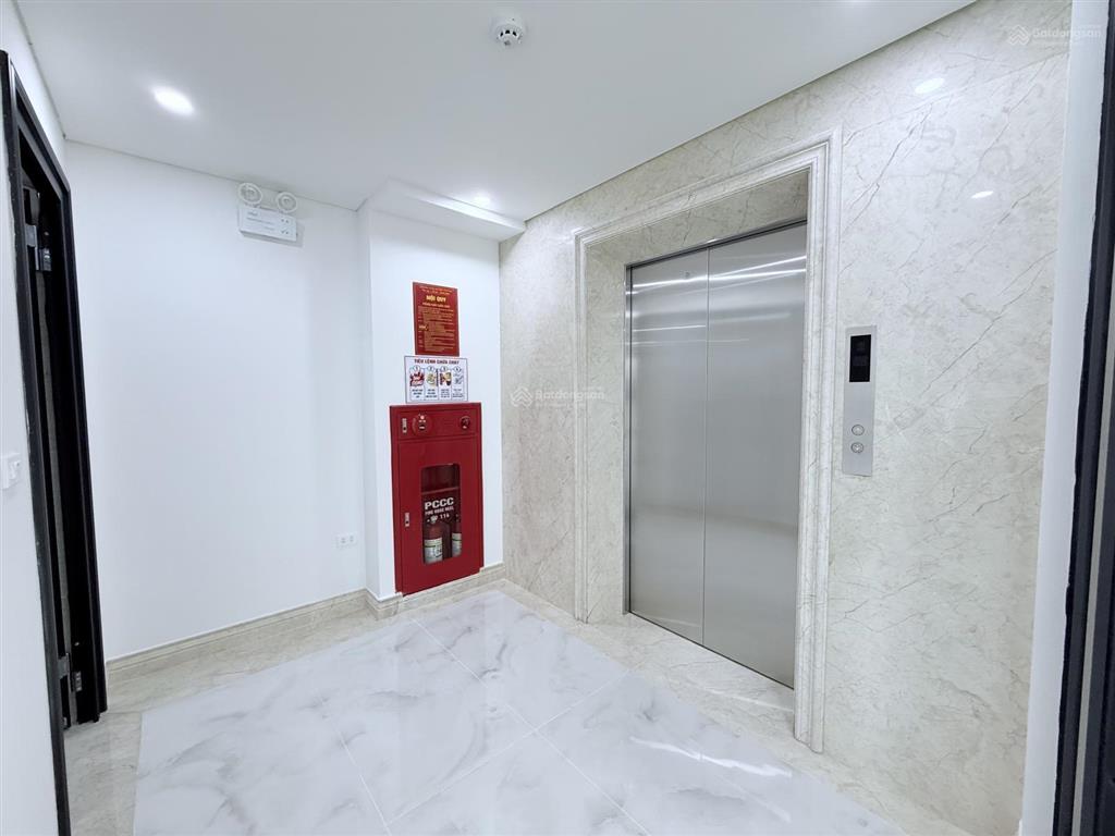 Cho thuê nhà nguyễn văn huyên, 240m2, 9 tầng, thông sàn, 2 thang máy, pccc, 330tr