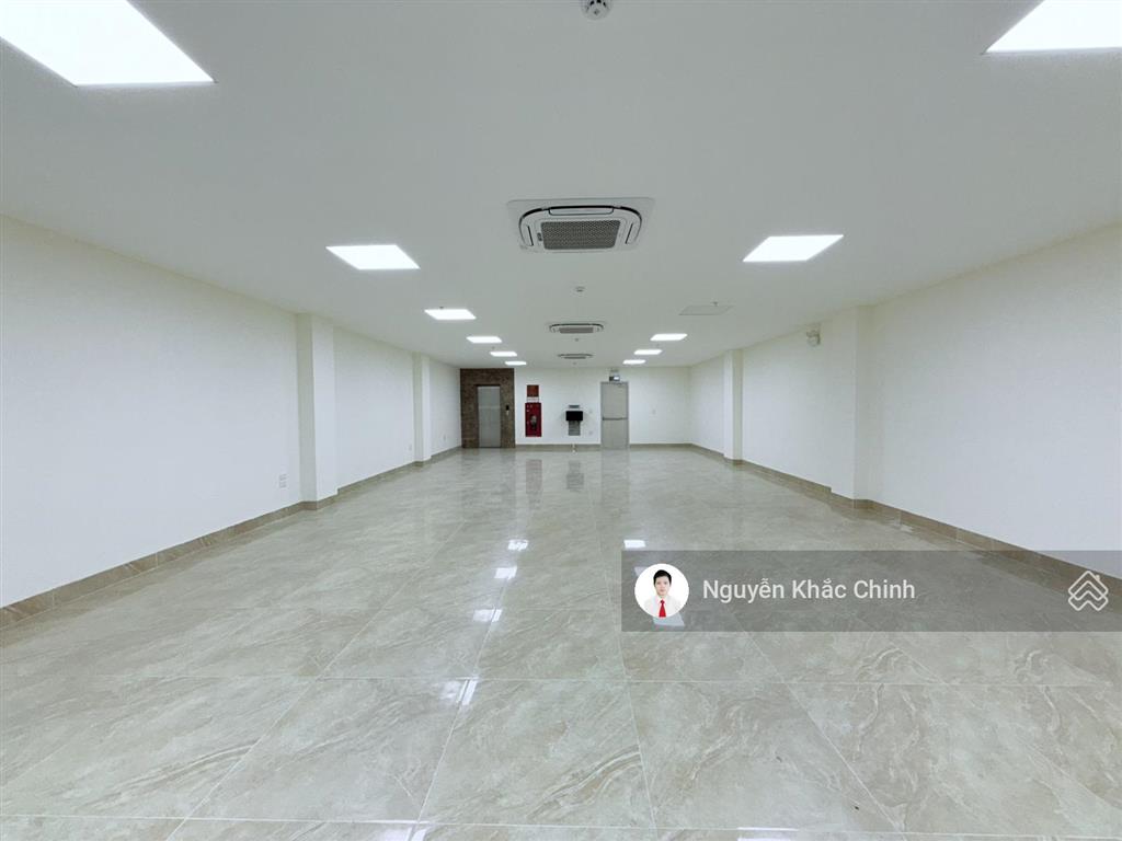 Cho thuê nhà cầu diễn, 145m2, 9 tầng, mt 8m, thông sàn, thang máy, pccc, 75tr