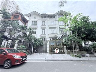 Cho thuê biệt thự nguyễn chánh, 150m2, 5 tầng, mt 10m, mới đẹp, 60tr