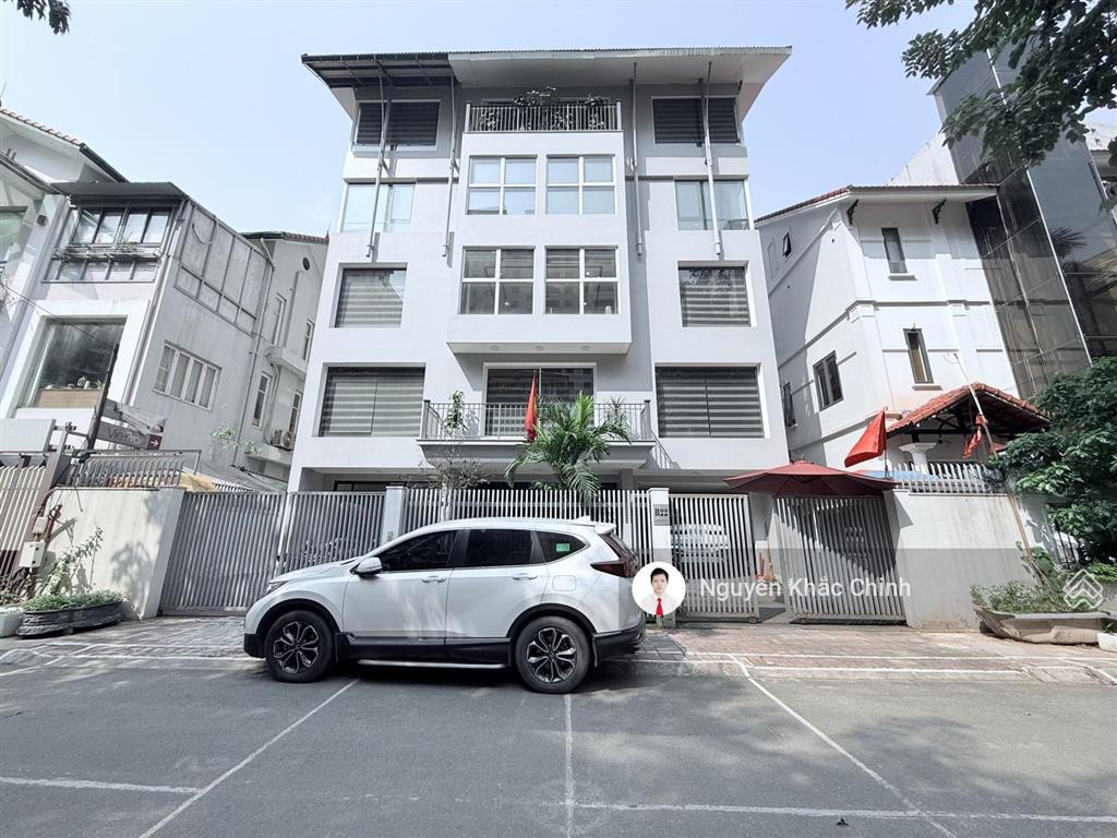 Cho thuê biệt thự trung kính, 200m2, 4 tầng, mt 20m, vp, spa, đào tạo, 75tr