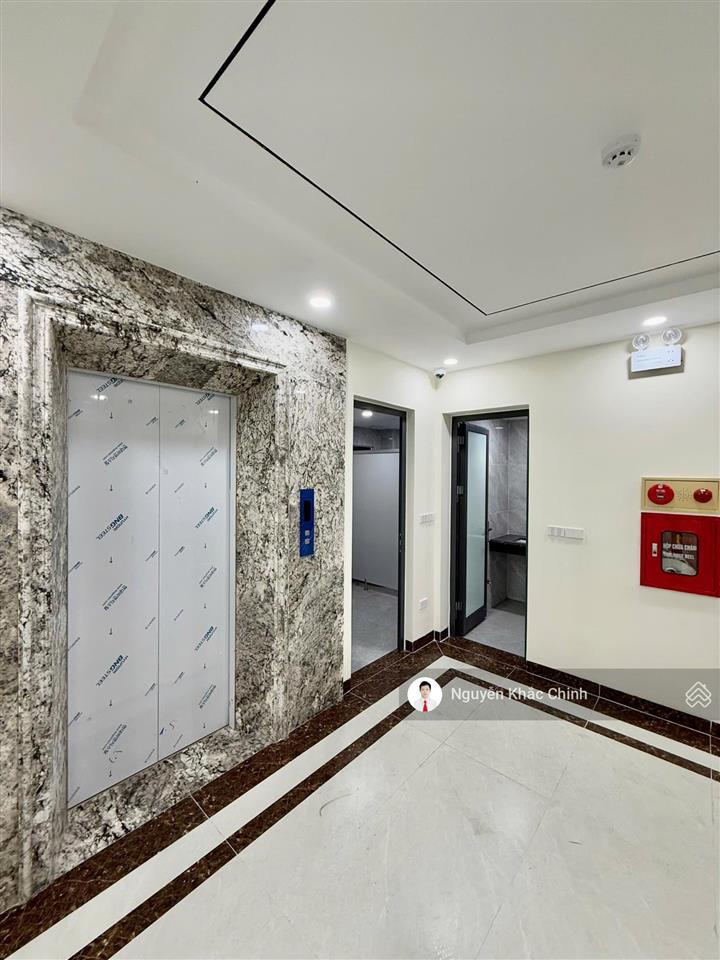 Cho thuê nhà nguyễn khánh toàn, 250m2, 9 tầng, thông sàn, 2 thang máy, pccc