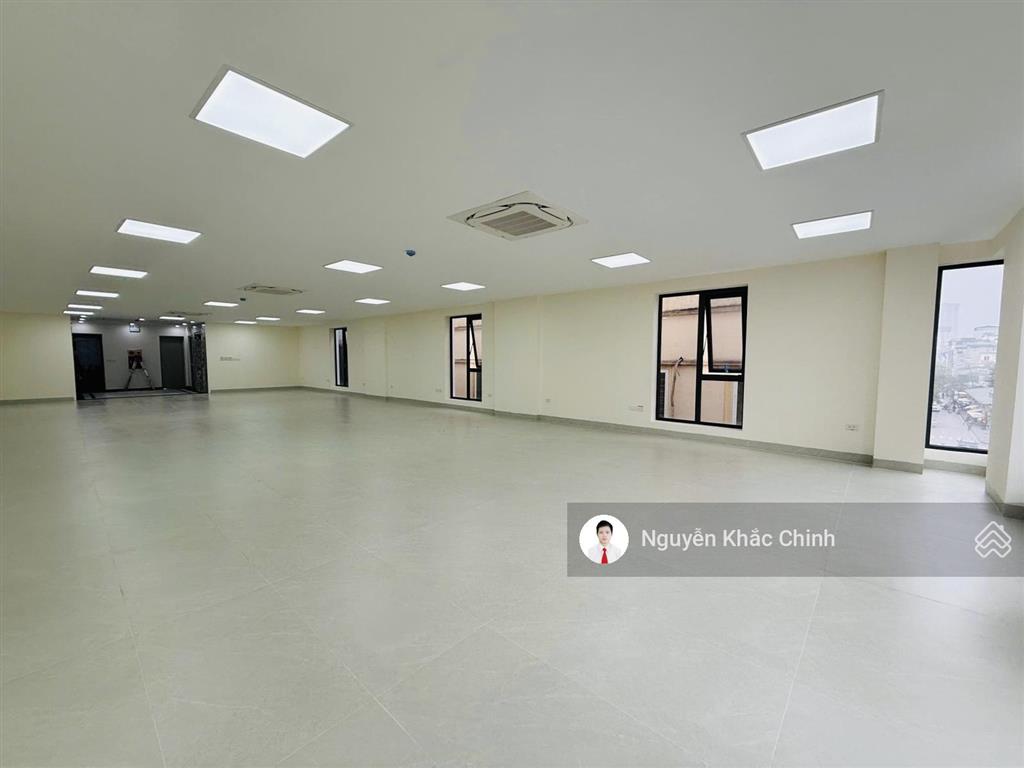 Cho thuê nhà nguyễn khánh toàn, 250m2, 9 tầng, thông sàn, 2 thang máy, pccc