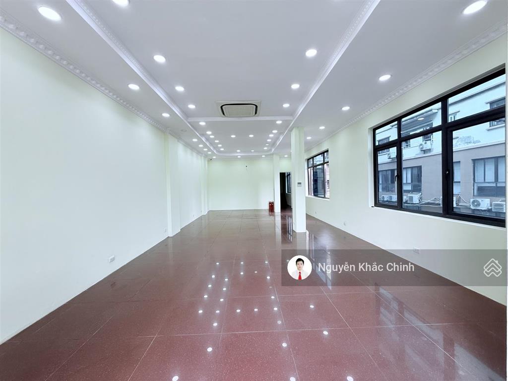Cho thuê mp hoàng quốc việt, 85m2 x 6 tầng, lô góc, nhà sơn mới, 65 triệu/tháng