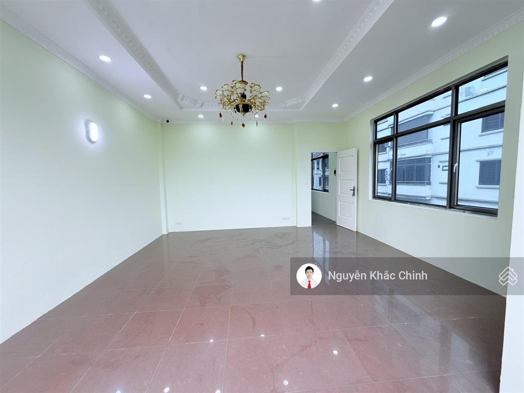 Cho thuê mp hoàng quốc việt, 85m2 x 6 tầng, lô góc, nhà sơn mới, 65 triệu/tháng
