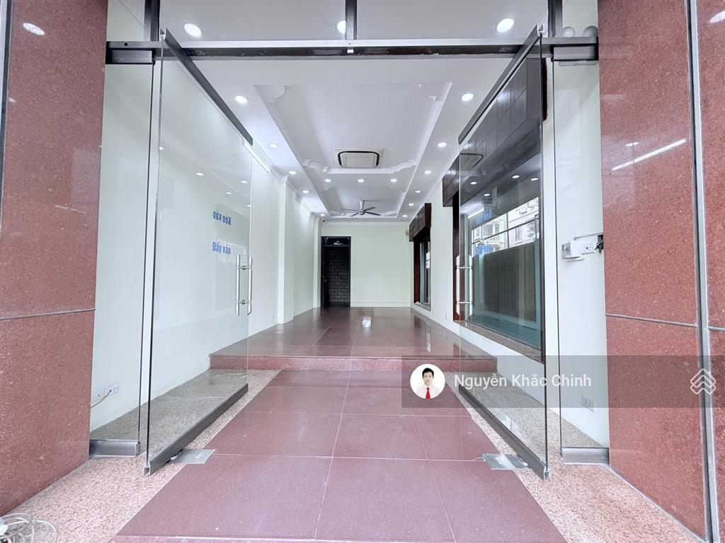 Cho thuê mp hoàng quốc việt, 85m2 x 6 tầng, lô góc, nhà sơn mới, 65 triệu/tháng