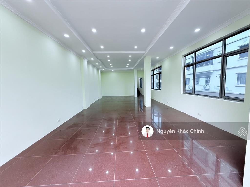 Cho thuê mp hoàng quốc việt, 85m2 x 6 tầng, lô góc, nhà sơn mới, 65 triệu/tháng