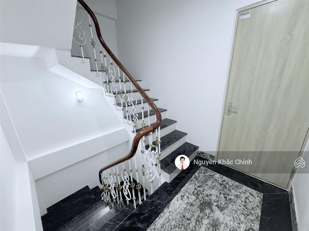 Cho thuê nhà cự lộc, nguyễn trãi, 150m2, 10 tầng, mt 7.5m, nhà mới, 230tr/th