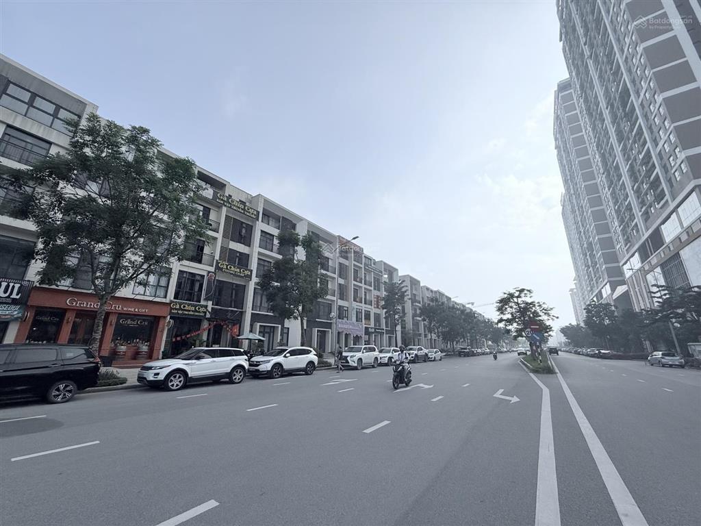 Cho thuê nhà kđt tây hồ tây star lake, 175m2, 6 tầng, thông sàn, thang máy, nhà mới