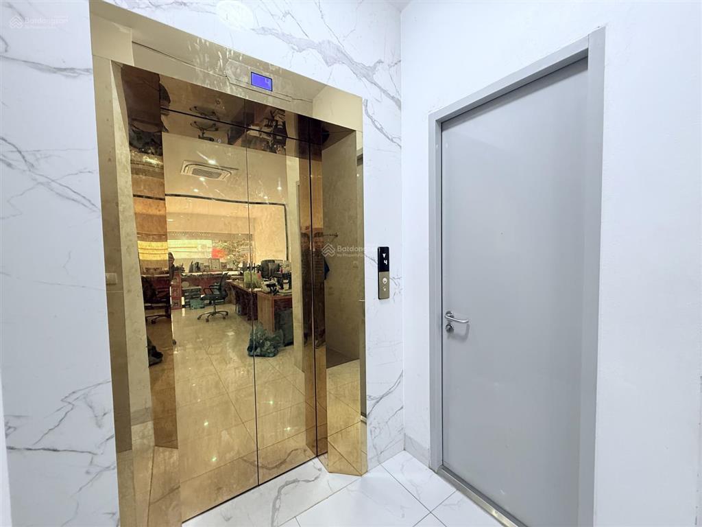 Cho thuê nhà phú diễn, 100m2, 7 tầng, mt 6m, thông sàn, thang máy, 45tr