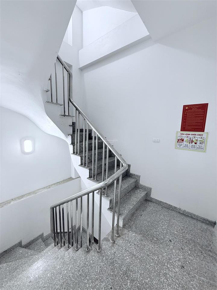 Cho thuê nhà phú diễn, 100m2, 7 tầng, mt 6m, thông sàn, thang máy, 45tr