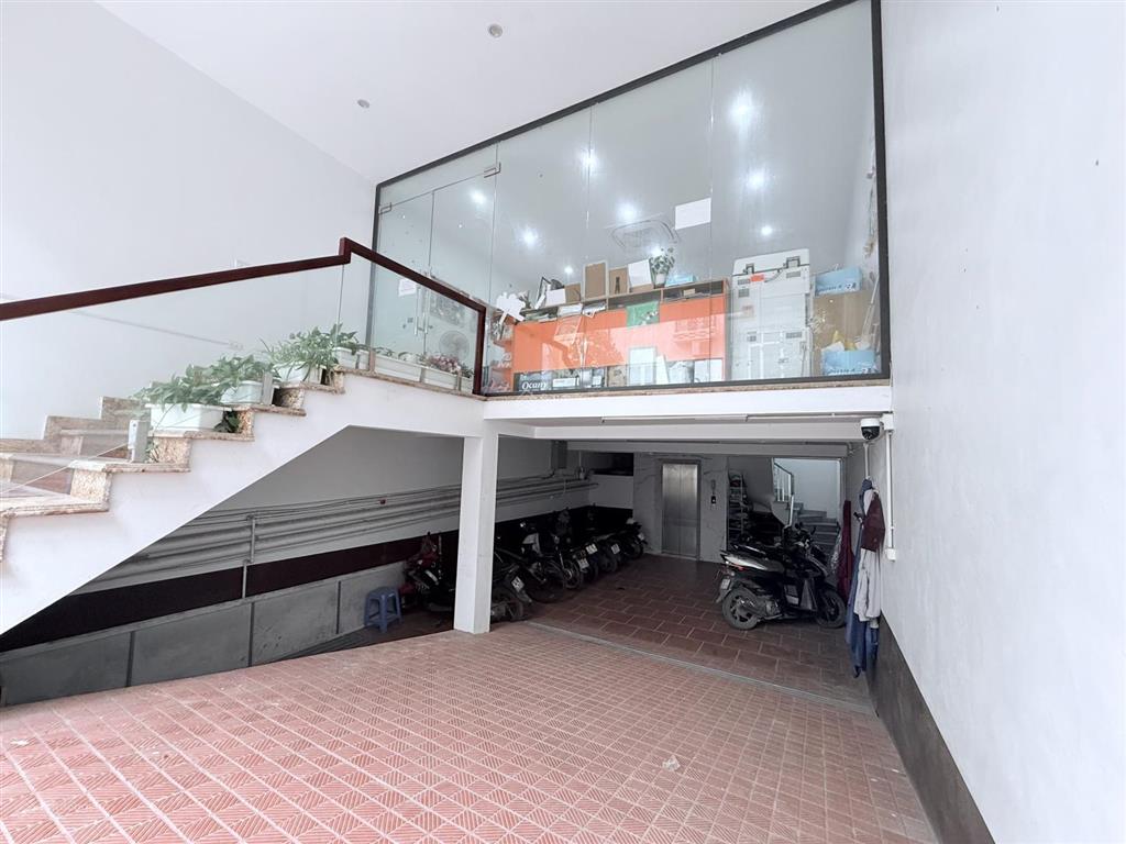 Cho thuê nhà phú diễn, 100m2, 7 tầng, mt 6m, thông sàn, thang máy, 45tr