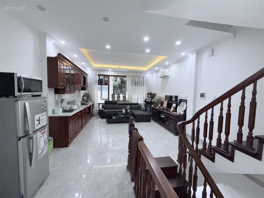 Cho thuê nhà riêng phố sài đồng, 40/44m2, 6 tầng, mt 4.5m, nhà mới, 13tr