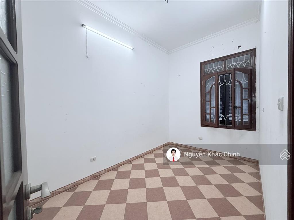Cho thuê nhà lạc long quân, 80m2, 4 tầng, lô góc  vp, kd, ở  26tr/th