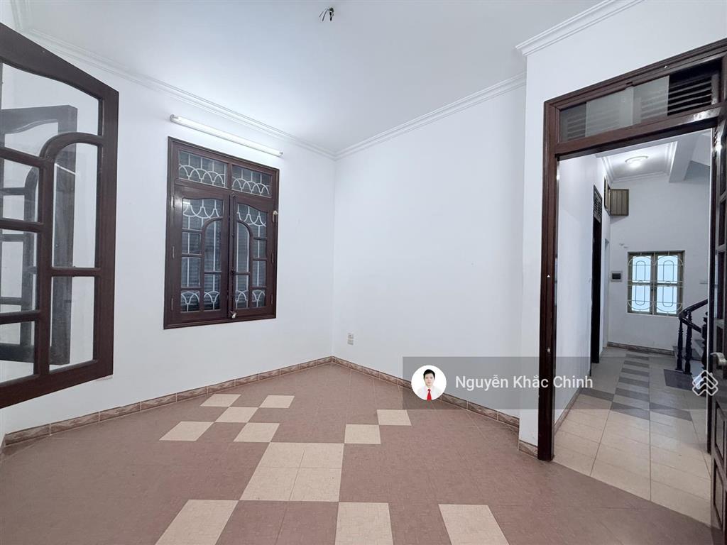 Cho thuê nhà lạc long quân, 80m2, 4 tầng, lô góc  vp, kd, ở  26tr/th