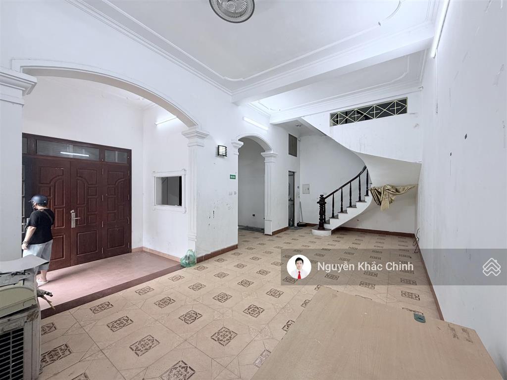 Cho thuê nhà lạc long quân, 80m2, 4 tầng, lô góc  vp, kd, ở  26tr/th