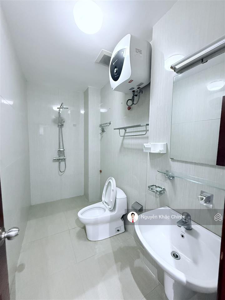 Cho thuê biệt thự liền kề ngay lạc long quân, 110m2, 5 tầng, thang máy, nhà đẹp, 40tr/th