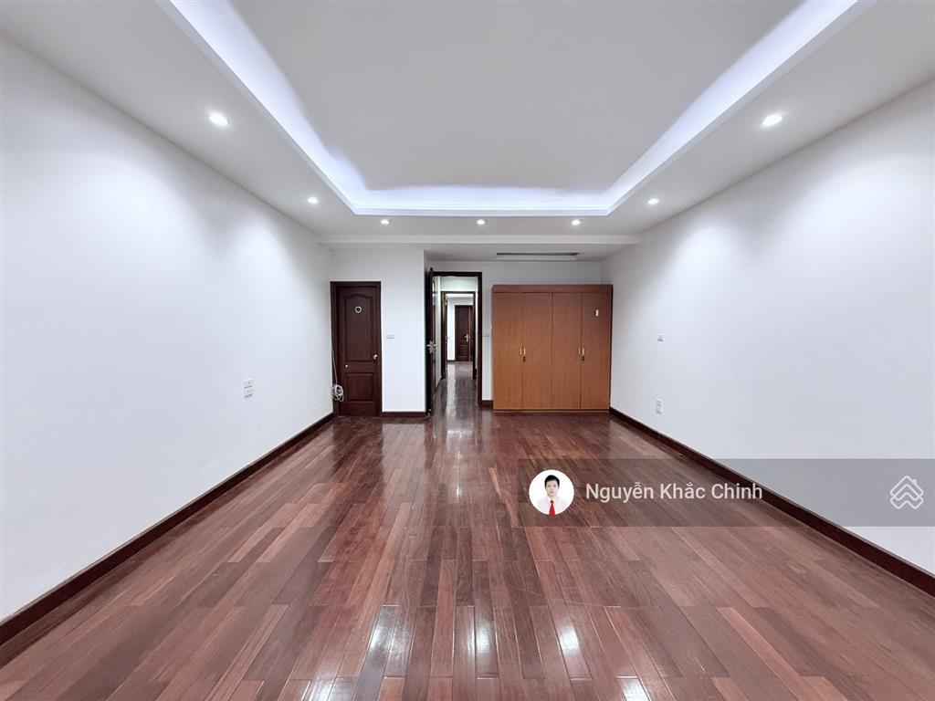 Cho thuê biệt thự liền kề ngay lạc long quân, 110m2, 5 tầng, thang máy, nhà đẹp, 40tr/th