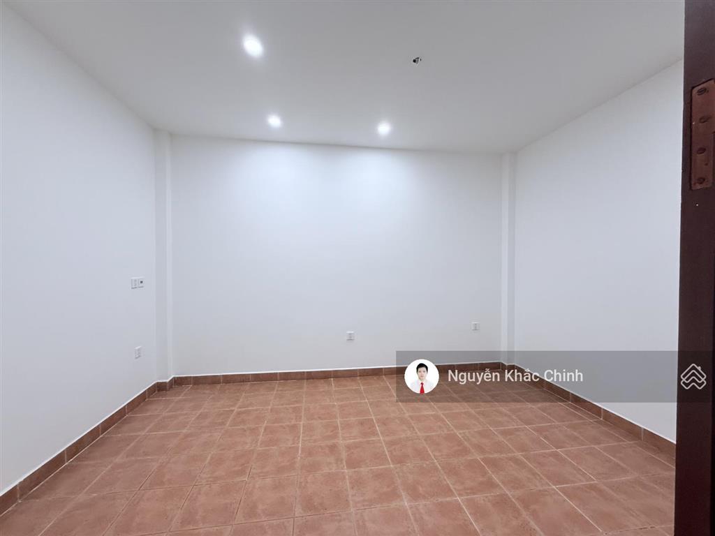 Cho thuê mp trần quốc hoàn, 60m2, 5 tầng, mt 5m, nhà đẹp, 30tr