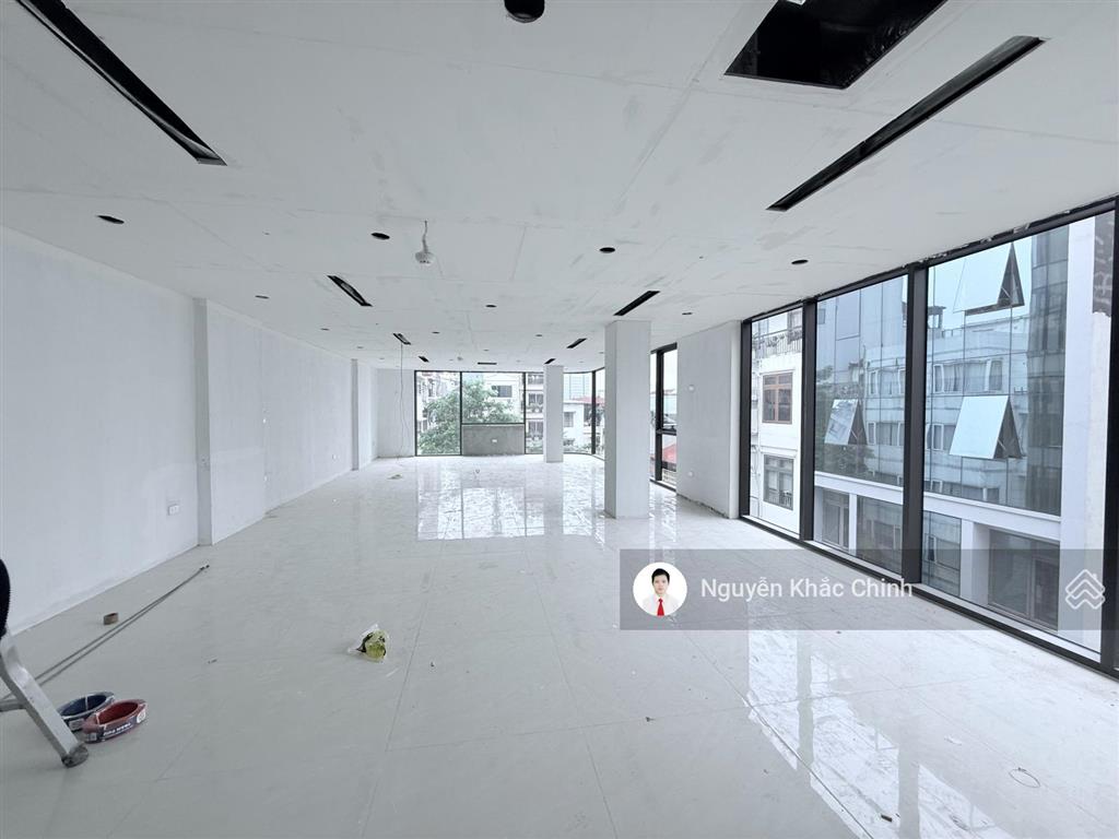 Cho thuê nhà hoàng quốc việt, 100m2, 10 tầng, lô góc, nhà mới, pccc, 100tr/th