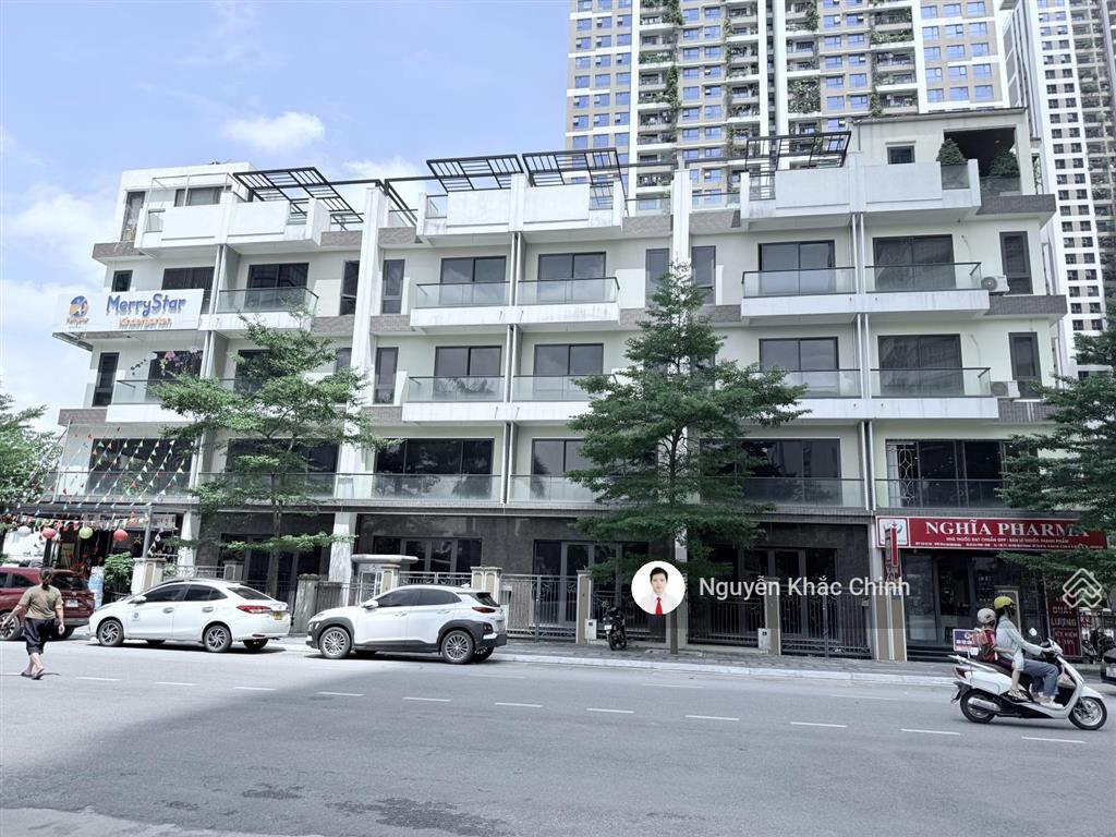 Cho thuê sh nguyễn văn huyên kéo dài, 220m2, 6 tầng, mt 11m, thông sàn
