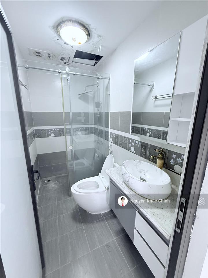 Cho thuê nhà phú diễn, 100m2 x 7 tầng, thang máy, 40 triệu/tháng